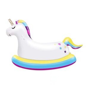 Grande flotteuse gonflable licorne avec pulvérisateur d'eau pour fête de jardin et divertissement des enfants - Product Image 1