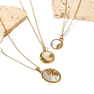 Conjunto de Collar con Colgante de Acero Inoxidable Chapado en Oro de 18K con Cadena de Perlas Blancas, Joyería Retro de Aniversario para Mujer - Product Image 3