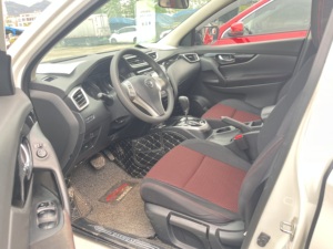 Nissan Qashqai SUV d'occasion 2016 - Moteur 2.0L, boîte de vitesses CVT avec airbags et intérieur spacieux - Product Image 6