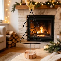 Décoration de table de Noël en fil de fer, arbre en fil de fer artistique avec base en bois, boucles étoiles et cœurs dorées, ornement minimaliste pour bureau et cheminée