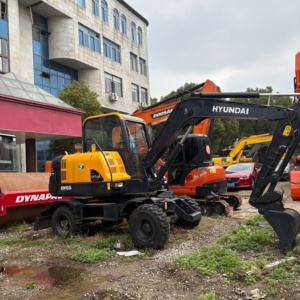 Excavatrice sur pneus HW60 pour la construction urbaine et l'entretien routier - Product Image 2