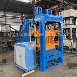 Endüstriyel otomatik çimento beton içi boş blok tuğla makinesi QT4-15 - Product Image 6