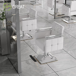 เก้าอี้ตัดผมทรงหรูหราสำหรับร้านเสริมสวยทันสมัย โครงสีทองหุ้มหนังสีดำ เหมาะสำหรับร้านตัดผมชาย - Product Image 2