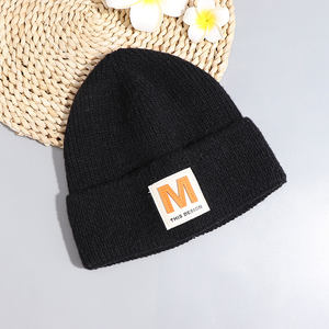 Automne et hiver cuir étiquette laine bonnet chapeaux Logo personnalisé acrylique tricoté chapeau automne chaud oreille lettre laboratoire - Product Image 4