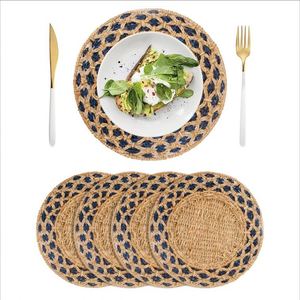 Sets <span class=keywords><strong>de</strong></span> dessous-<span class=keywords><strong>de</strong></span>-plat en tissu <span class=keywords><strong>de</strong></span> luxe à motif <span class=keywords><strong>feuille</strong></span> <span class=keywords><strong>de</strong></span> <span class=keywords><strong>bananier</strong></span>, économiques, avec support pour boissons et franges tressées - Product Image 1