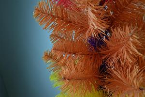 Árbol de Navidad Artificial de PVC Verde de 4.5 pies con Agujas de Pino Personalizado para Decoración Navideña - Product Image 4