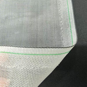 Malla Antiinsectos Blanca de 50 mallas y 120 g/m² con Borde Negro y Línea Verde - Product Image 1