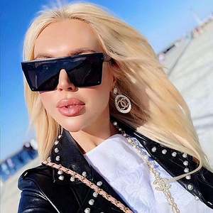 Gafas de Sol Extra Grandes 2025 para Mujer, Montura Grande Cuadrada, Parte Superior Plana, Lentes Degradadas con Remaches, Gafas de Sol con Protección UV400, Gafas de Sol de Espejo para Hombre y Mujer - Product Image 2