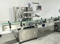 Machine automatique pneumatique multi-têtes haute précision pour le remplissage d'alcool et de liquides, idéale pour le conditionnement de cosmétiques et de boissons en verre/plastique