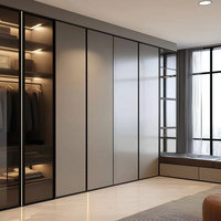 Armoire coulissante moderne en bois de haute qualité avec éclairage LED, portes en verre, personnalisation complète pour la maison et la chambre