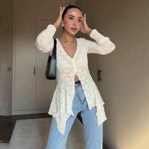 เสื้อคาร์ดิแกนลูกไม้สำหรับผู้หญิง แขนยาว คอวี ผ้าถักบาง มีกระดุม วัสดุเนื้อนุ่ม สไตล์แขนปกติ - Product Image 1