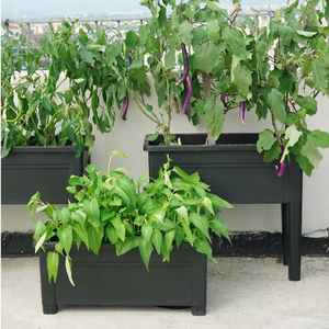 P80-3 Jardinières rectangulaires suspendues auto-arrosantes en plastique PP moderne pour usage domestique, empilables pour balustrades de terrasse - Product Image 1