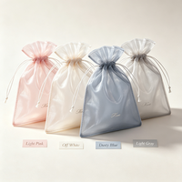 Pochette à bijoux en organza de luxe avec logo personnalisé, sac cadeau en maille haute densité avec cordon de serrage pour emballage de cosmétiques en boutique