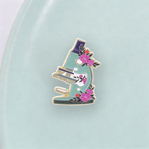 Pin Enamel Mikroskop Bunga, Bros Laboratorium Sains dengan Bunga Ungu Merah Muda untuk Dekorasi Ransel - Product Image 3