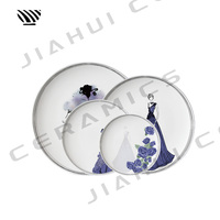 Mode élégante-Collection d'assiettes en porcelaine florale avec illustrations de robe et accents de rose violette
