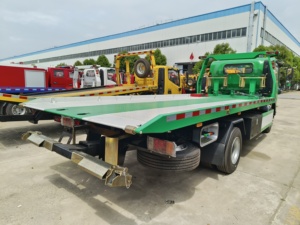 Nouveau camion <span class=keywords><strong>de</strong></span> dépannage Isuzu KV100 120 CV 5 tonnes Diesel Manuel 4x2 6 vitesses à plateau Euro 5 Vente directe usine - Product Image 2