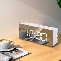 Meistverkaufter Moderner USB-Lade-LED-Wecker Digitaler Tisch-Elektronikwecker mit Temperaturanzeige