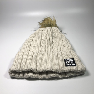 Haute qualité câble tricot gros bonnet <span class=keywords><strong>en</strong></span> <span class=keywords><strong>fausse</strong></span> <span class=keywords><strong>fourrure</strong></span> personnalisé caoutchouc Patch kaki côtelé Pom Pom chapeaux d'hiver unisexe Ski coupe-vent <span class=keywords><strong>Toque</strong></span> - Product Image 5