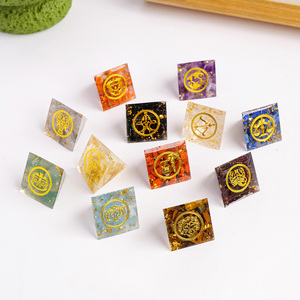 Pirámide de Resina con 12 Signos del Zodiaco de Cristal <span class=keywords><strong>Natural</strong></span> al por Mayor, Juego de Virutas de Cristal, Decoración para el Hogar y Regalo - Product Image 6