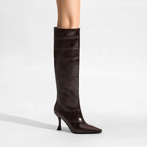 Bottes stiletto western sur le genou pour femmes bout pointu fermeture à enfiler bottes de fête Design classique commande en gros - Product Image 4