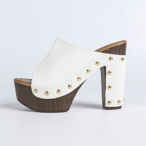 Sandales à talons pour femmes, bout ouvert, talon épais, plateforme, tendance mode, couleur unie avec clous, pour l'extérieur - Product Image 5