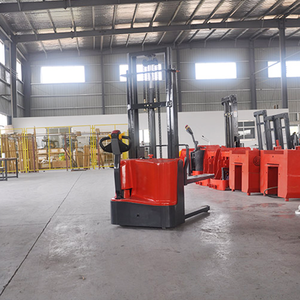 Carretilla elevadora eléctrica pequeña montada en una camión, apilador automático - Product Image 4