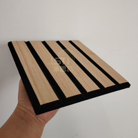 Panneaux muraux en bois grainé OEM ODM, insonorisants, découpables, décoratifs, modulaires, en feutre PET, dalles acoustiques murales