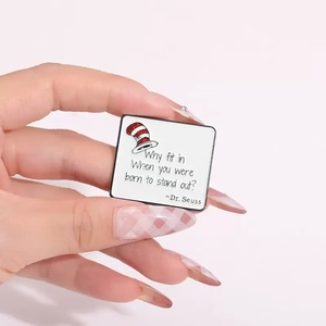Al por mayor, Pin de metal de moda con diseño de <span class=keywords><strong>mago</strong></span> de dibujos animados, sombrero de <span class=keywords><strong>mago</strong></span> de gato y alfabeto lindo, accesorios promocionales para ropa - Product Image 4