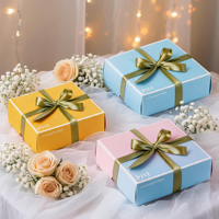 Boîte cadeau en carton jaune premium personnalisée avec ruban en satin blanc crème pour emballage de cadeau décoré de fleurs séchées
