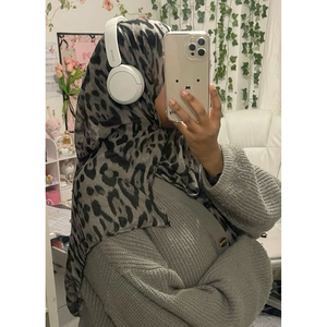 Sharut vendita calda all'ingrosso scialle musulmane leggero <span class=keywords><strong>sciarpa</strong></span> di cotone morbido grande leopardo stampa Hijab <span class=keywords><strong>sciarpa</strong></span> Hijab in viscosa - Product Image 4