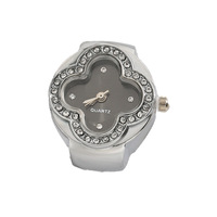 Mode brillant chanceux coloré trèfle à quatre feuilles anneau montre classique couleur préservant bijoux cadeau