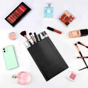 Enveloppe à bulles noire estampillée étanche en stock avec logo personnalisé emballage protecteur auto-obturant sac à bulles en poly - Product Image 5