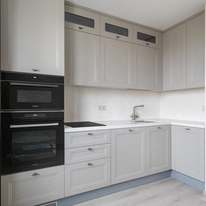 Armoires de cuisine sur mesure de style Shaker avec portes à panneaux encastrés et <span class=keywords><strong>four</strong></span> encastré, armoire haute pour la rénovation d'appartements - Product Image 3