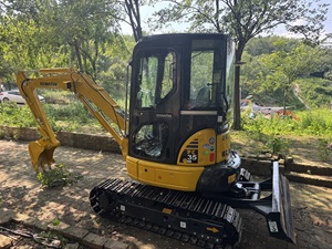 Mini-excavatrice sur chenilles Komatsu PC35 d'occasion, certifiée CE et EPA, chenilles rétractables, système hydraulique stable, prête à l'exportation - Product Image 2