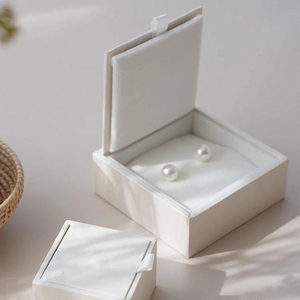Fabricant chinois de boîtes à bijoux en bois personnalisées, vente en gros de boîtes de rangement pour bagues, avec logo en relief/en creux, taille et forme personnalisées, fermoirs - Product Image 4
