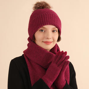 Gorro cálido de punto de lana personalizado para mujer, bufanda G love, tres conjuntos, Bola de Pelo a prueba de viento para invierno, gorro de punto de Cachemira, tres conjuntos - Product Image 5