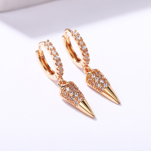 E1193 Orecchini pendenti con punta dorata da donna, in oro 18 carati con micro inserti di cristallo, per uso quotidiano - Product Image 1
