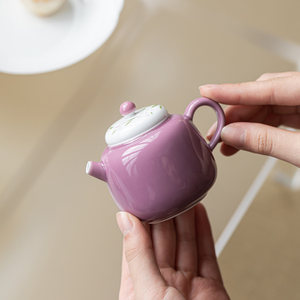 Tetera de Cerámica Guanlan, Color Púrpura Gema, Pintada a Mano con Flores de Glicinia, Pequeña y Redonda con Tapa, para Té de la Tarde, Juego de Té Kung Fu - Product Image 1