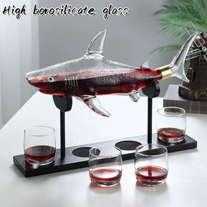 Carafe à liqueur en verre transparent en forme de requin de 1000 ml, ensemble de carafe à vin et à whisky avec 4 verres pour la vodka, le <span class=keywords><strong>scotch</strong></span>, le <span class=keywords><strong>bourbon</strong></span> - Product Image 4