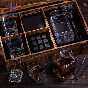 Biểu Tượng Tùy Chỉnh Glass Whiskey Decanter Và 10Oz Lowball Vuông Whisky Nếm Kính Thiết Lập Với Thùng Gỗ Hộp Quà Tặng Cho Đám Cưới - Product Image 4