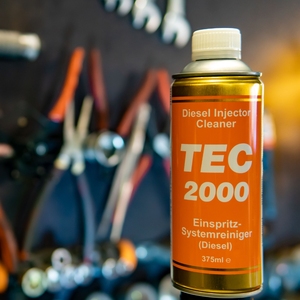 Nettoyant professionnel pour injecteurs diesel TEC 2000, adapté à l'entretien des moteurs diesel, au nettoyage du système de carburant et à une meilleure performance. - Product Image 4