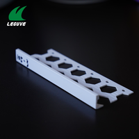 LEGUWE Profilé décoratif extrudé en PVC, bordure asymétrique perforée, protection de coin écologique