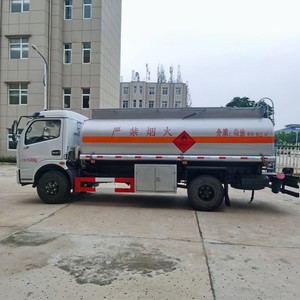 Camion-citerne Dongfeng 4x2 robuste de 10 m³ et 8 m³ pour le transport de carburant et le ravitaillement commercial de diesel inflammable - Product Image 5