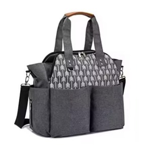 Sac à langer grand format pour maman et papa avec poches isothermes, matelas à langer et sangles de poussette – Échantillon gratuit - Product Image 1