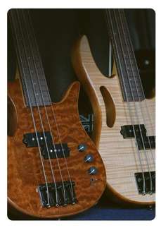 akamaミニモンスタースマート4弦エレクトリックベースギター初心者の