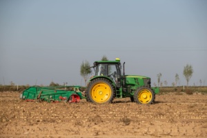 Mesin pemanen kentang penggali pemanen kentang manis pertanian - Product Image 2