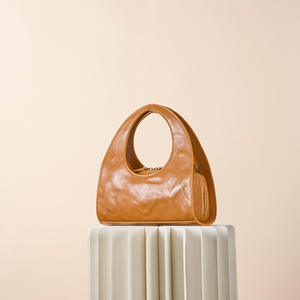 Bolso de Mujer de Cuero Genuino 2025, Nuevo Bolso Triangular, Bolso de Mano Moderno Tipo Baozi para Mamá - Product Image 3