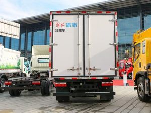 Camión refrigerado de 375 caballos de fuerza, China National Heavy Duty Truck Group, para conservación y transporte de alimentos - Product Image 3