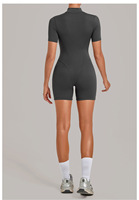 Combinaison de yoga une pièce à manches courtes et demi-zip pour femme, effet push-up, pour entraînement et gym, avec logo personnalisé