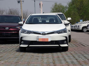 無事故・低走行距離の2017年式トヨタカローラ、プレミアム中古車。 - Product Image 1